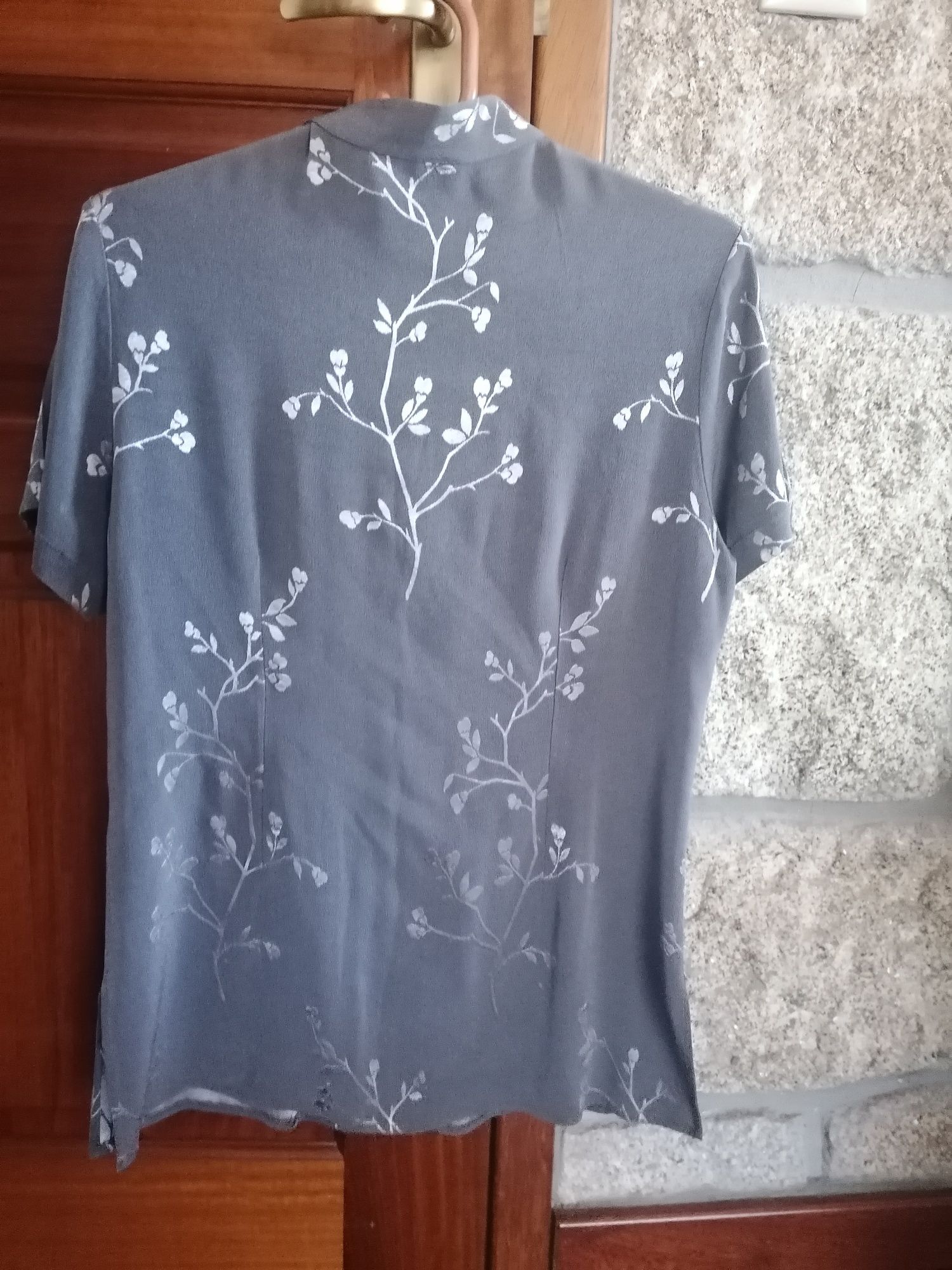 Camisa manga curta sem gola