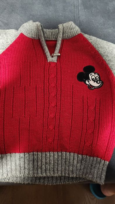 Sweterek z Myszka Miki.
