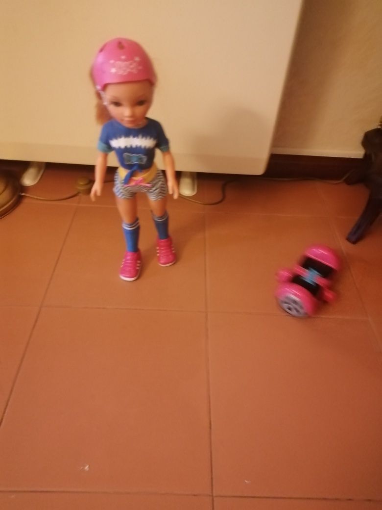 Boneca Nancy, hoverboard