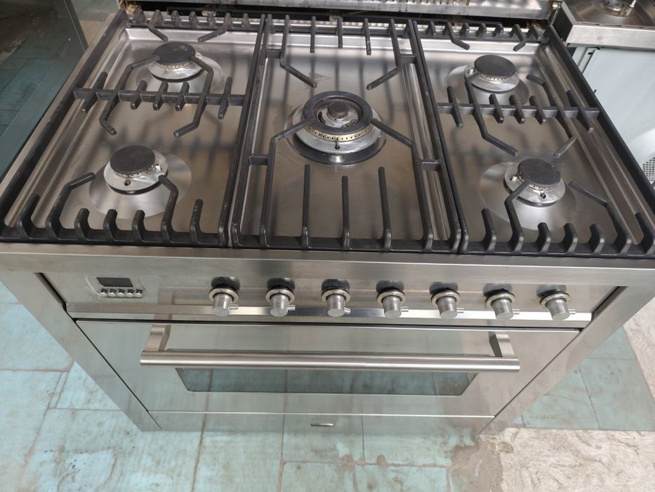 Професійна газова плита на 5 камфорок