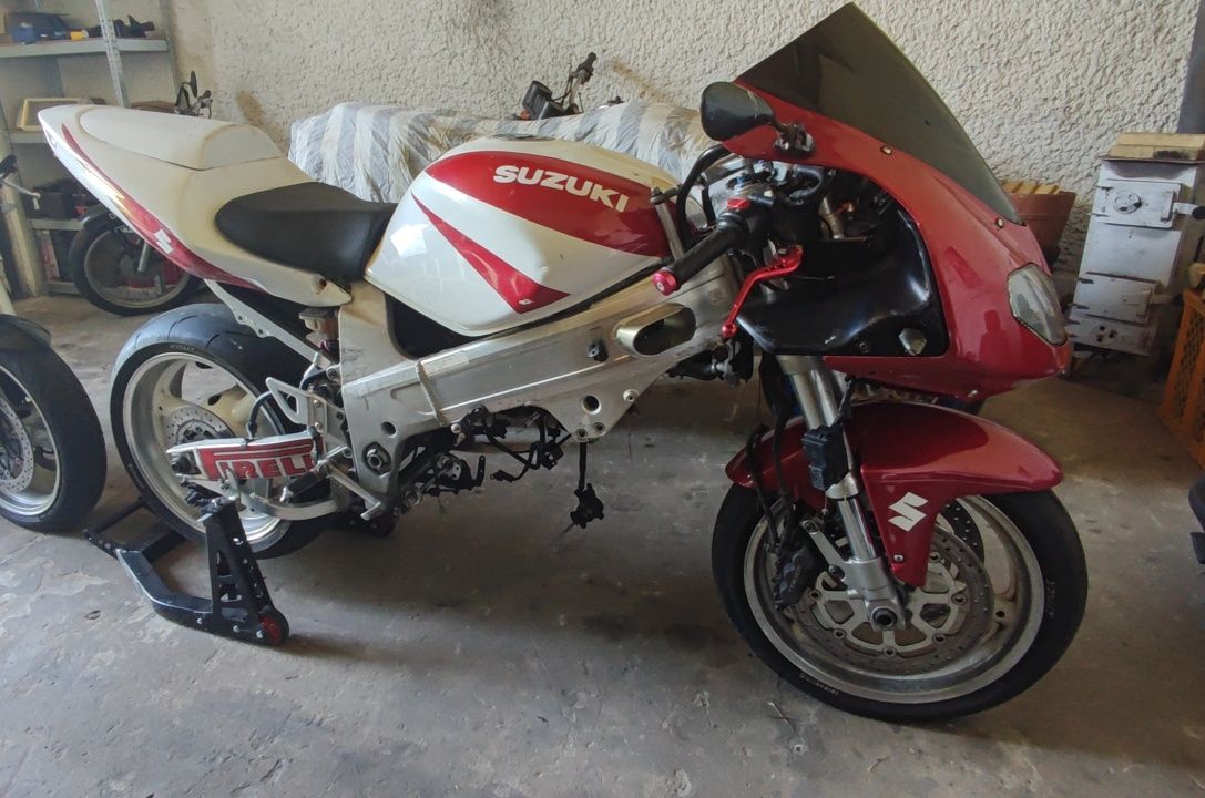 Suzuki TL1000R Części, silnik