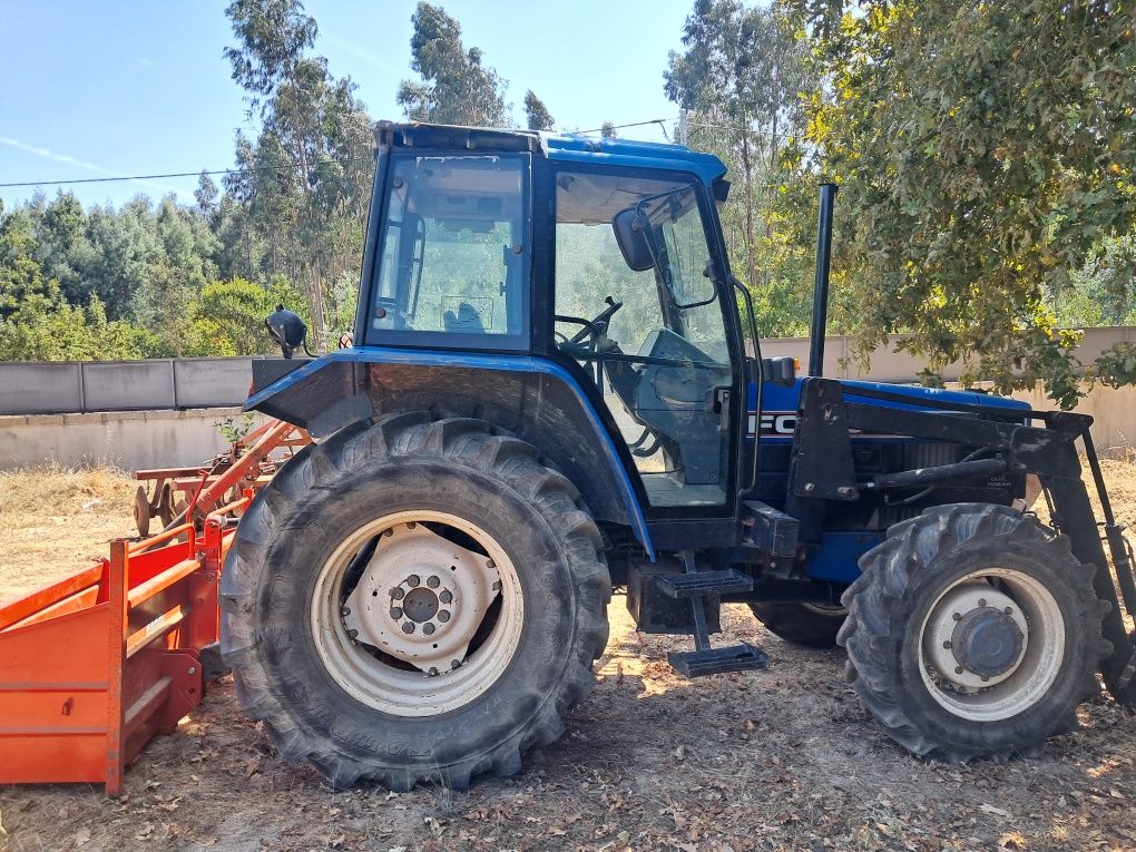 Ford 6640 85 cavalos  com carregador frontal e alfaias