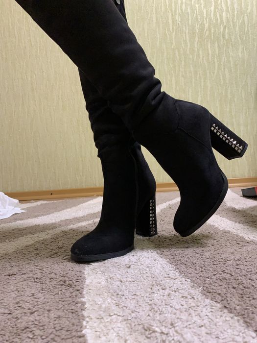 Чорні високі чоботи 38