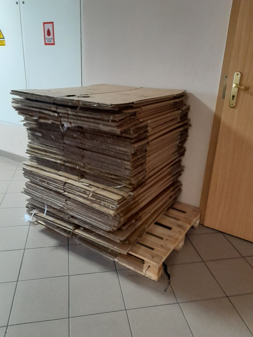 Pudełka / kartony do przesyłek  / przeprowadzki