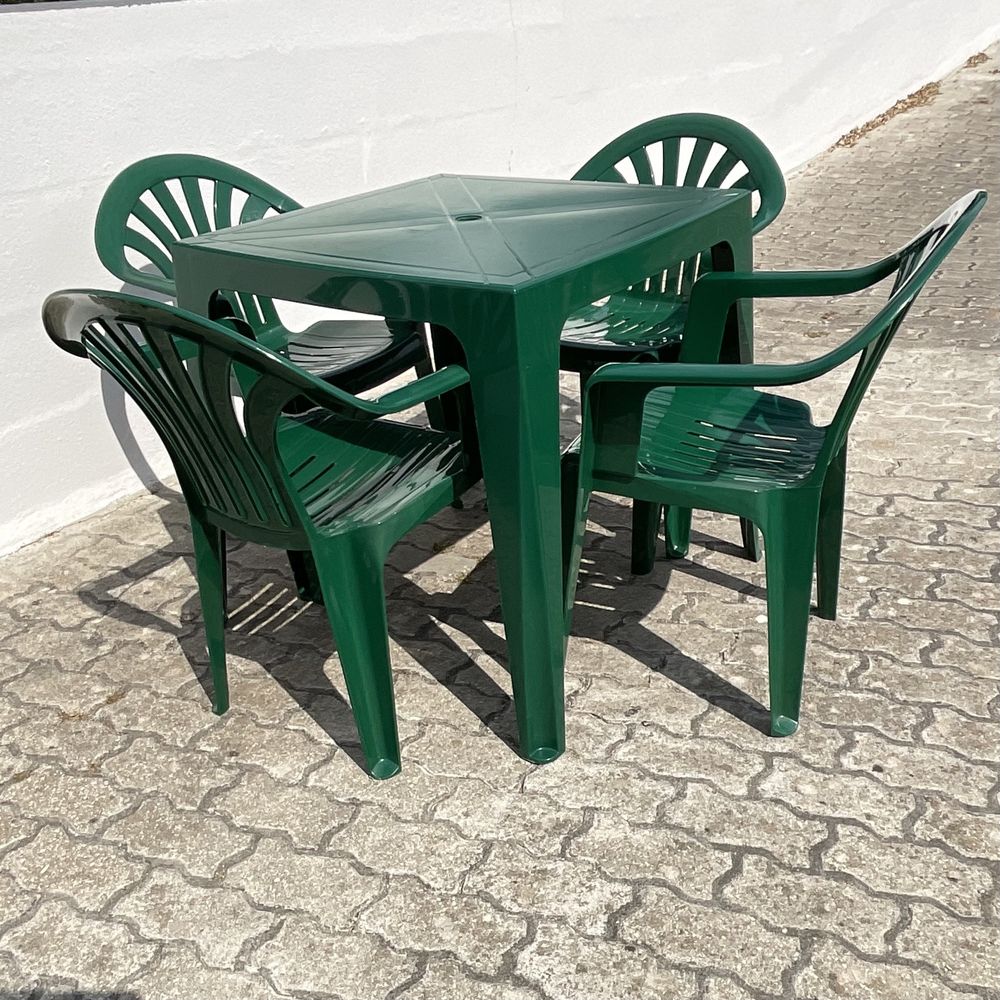 Conjunto Jardim: mesa com 4 cadeiras