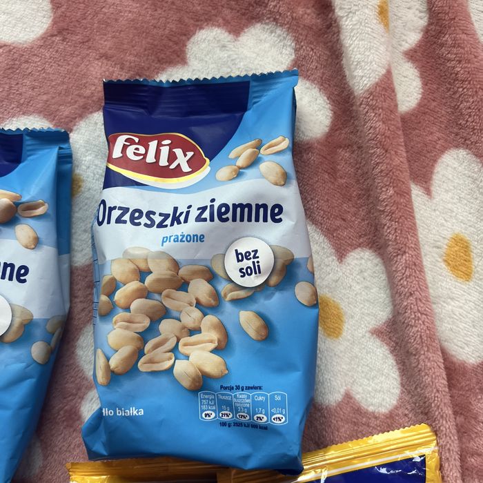 Zestaw przekasek orzeszki ziemne felix z pieca prazone popcorn maslany