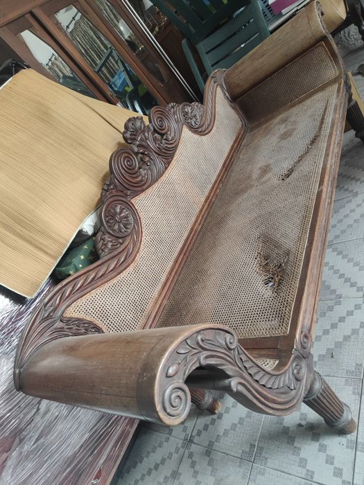 Canapé antigo para restaurar o assento