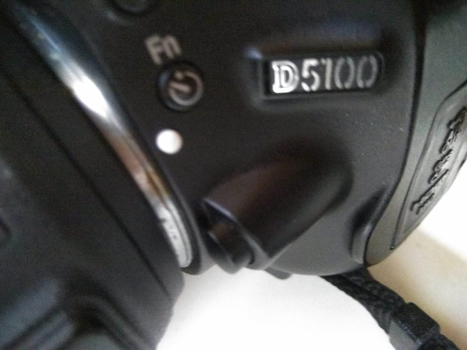 Nikon D5100 kit 18-55mm 1:3.5-5.6G VR  зеркальный фотоаппарат +подарок