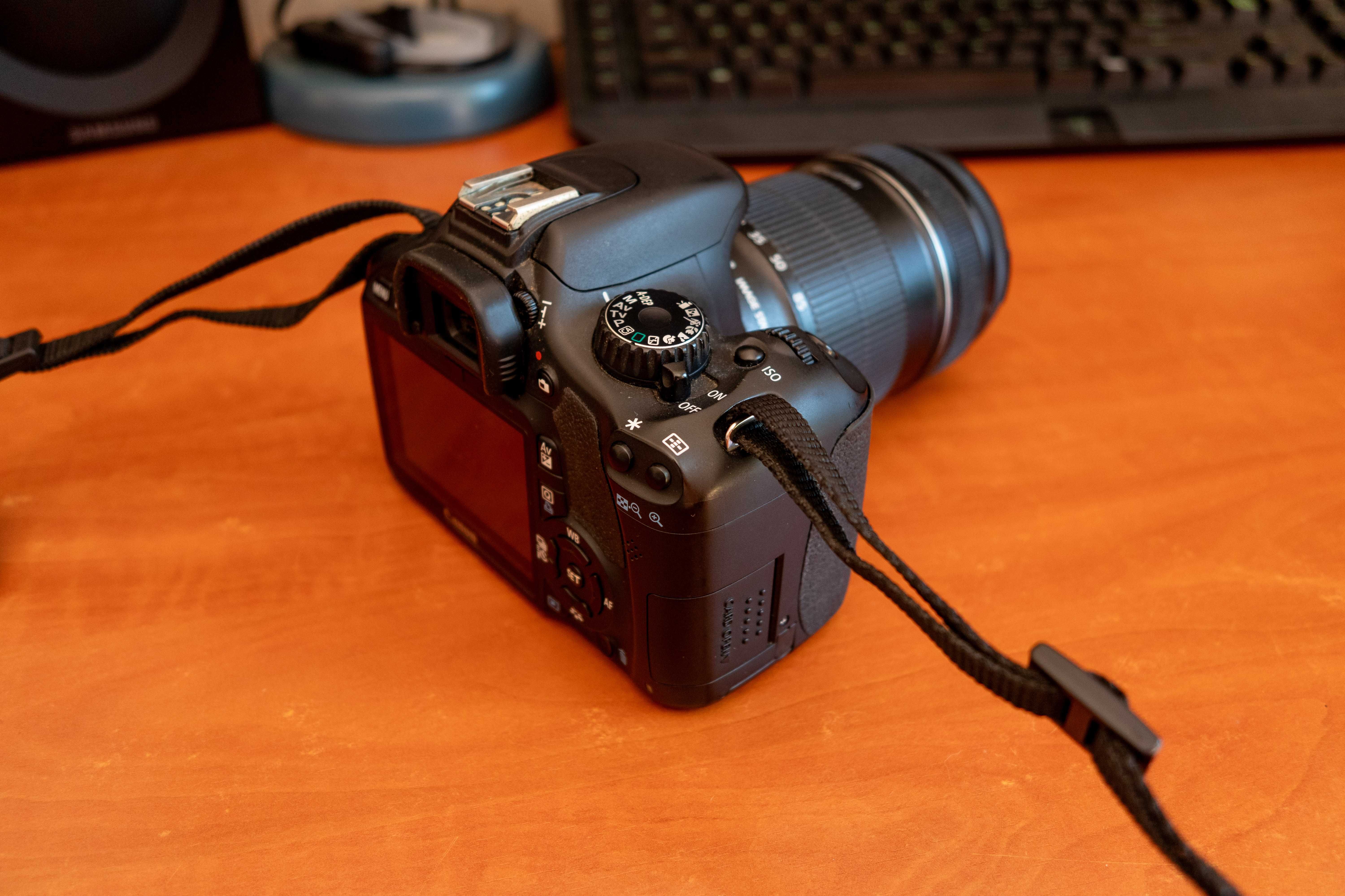 Canon EOS 550D + Lente EF-S 18-135mm + Lente EF 50mm + Adaptador FD