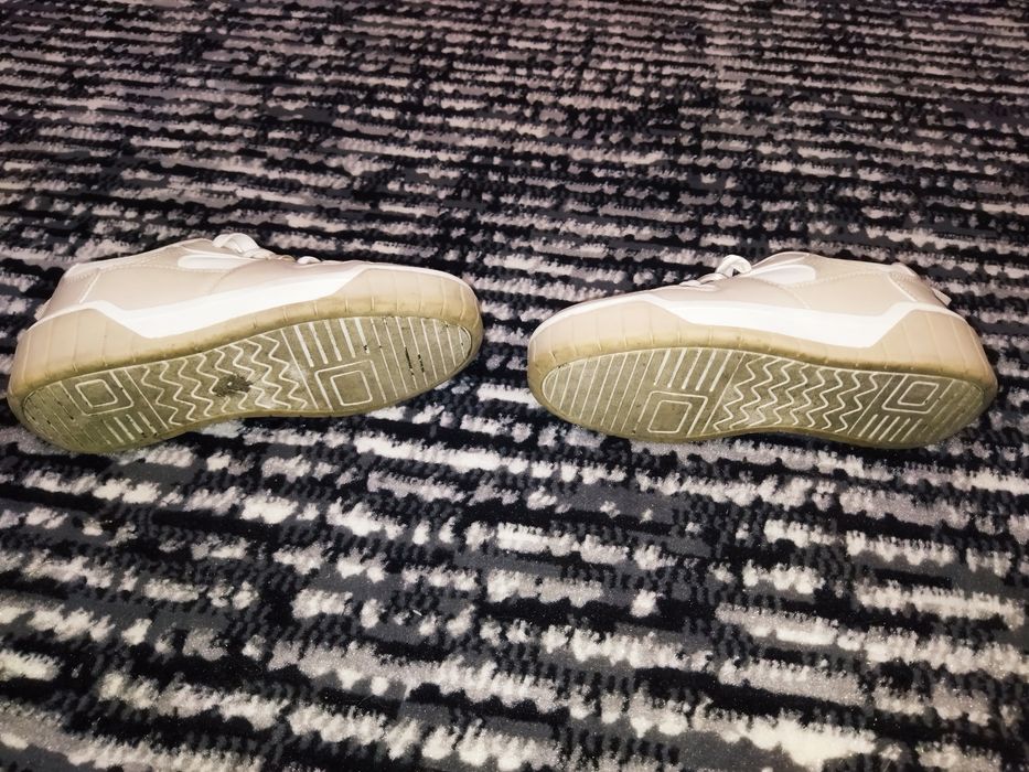 Кроссовки (стелька 22,5см)