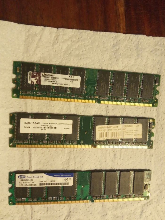 Memorias para torre de DDR400 1g e menos