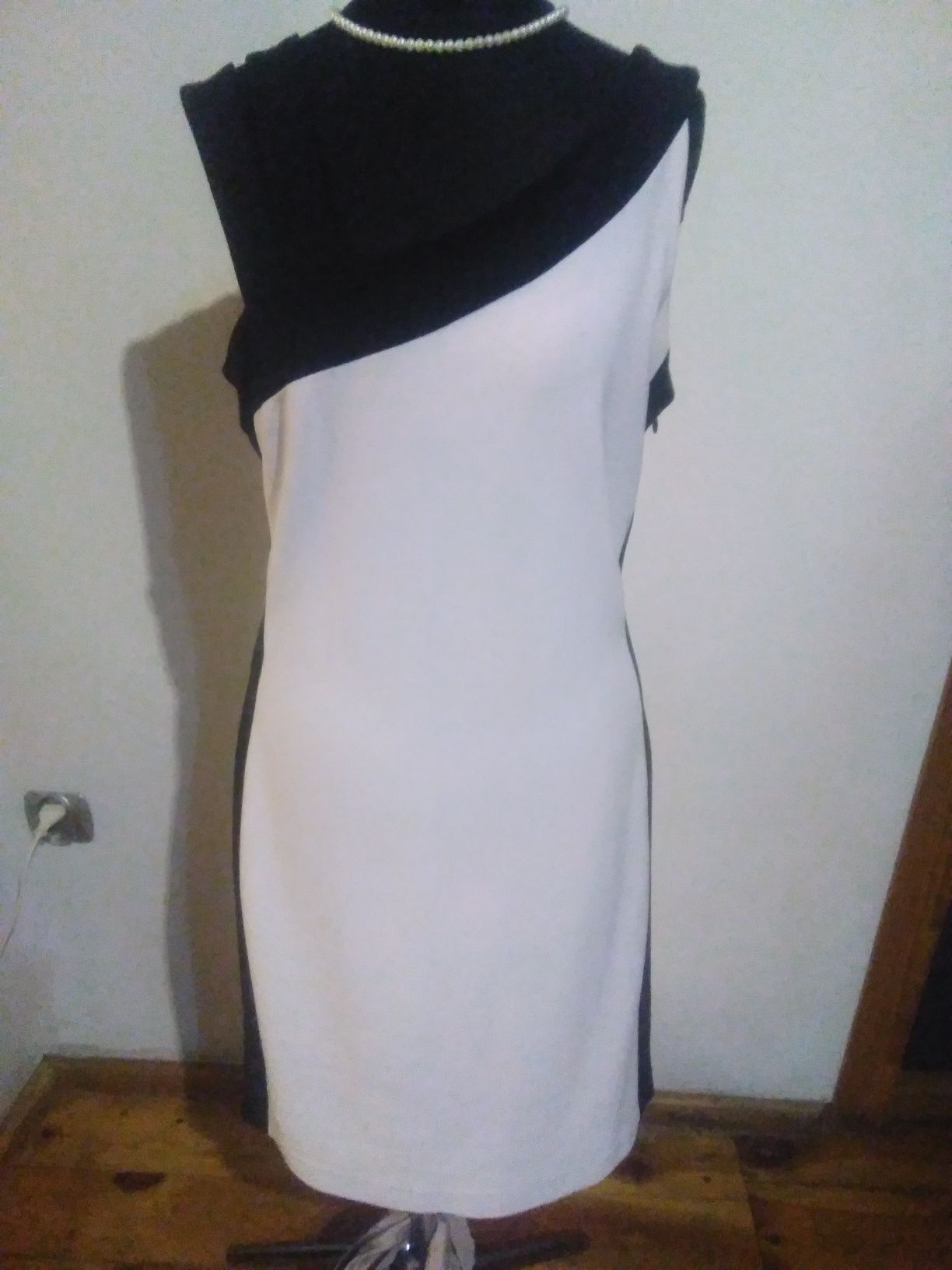 Sukienka biało-czarna