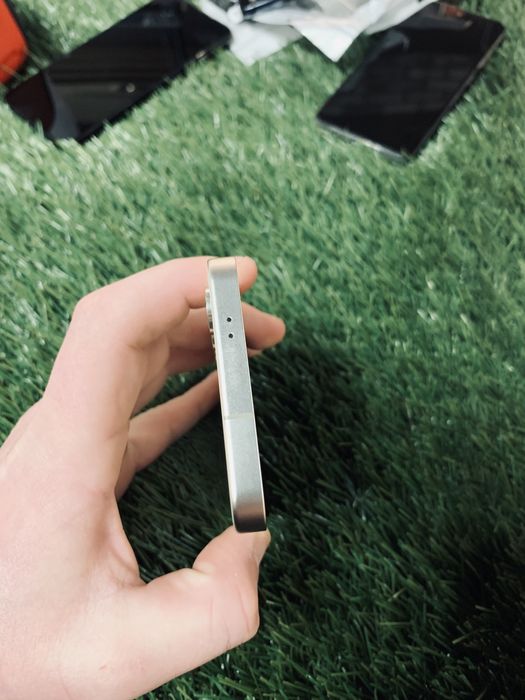 Продам samsung s24 в идиальном состоянии 8/128