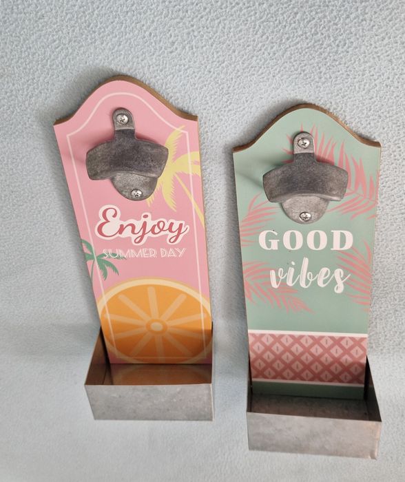 Otwieracz do butelek od piwa z pojemnikiem na kapsle