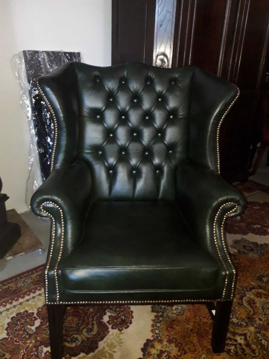 Gabinetowy fotel Chesterfield uszak skórzany
