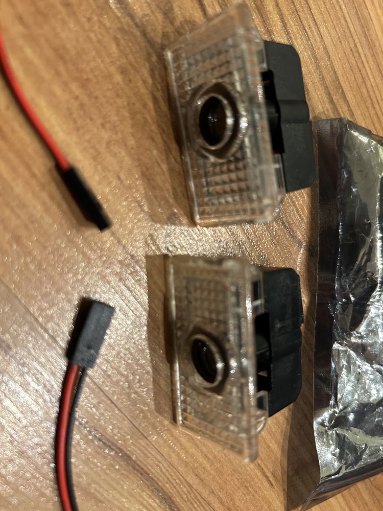 Zestaw 2 szt lampka led wyświetla napis do TESLA  np do drzwi wnętrze