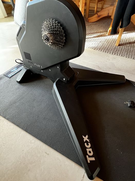 Trenażer Tacx Flux S Smart, idealny do treningu, triathlon, SWIFT