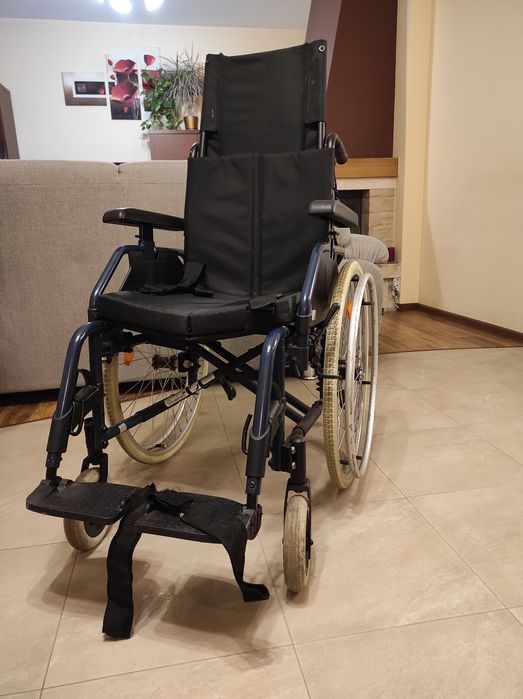 Sprzedam wózek inwalidzki Meyra, stan bardzo dobry, niezwykle zwrotny