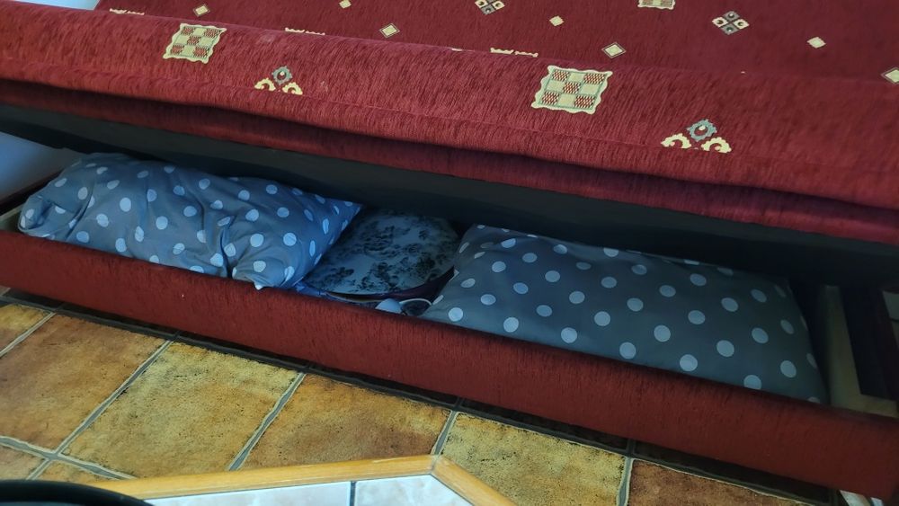 Kanapa/ wersalka z pojemnikiem na pościel