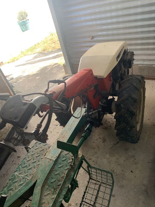 Vendo trator com reboque