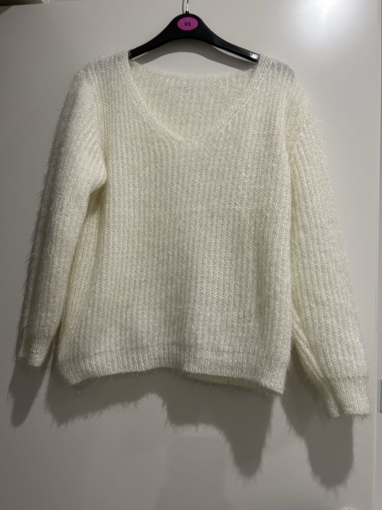 Camisola de lã cor branca