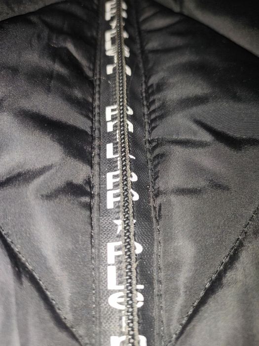 Чорна зимова довга куртка