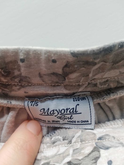 Sprzedam spódniczkę dla dziewczynki 110 cm Mayoral