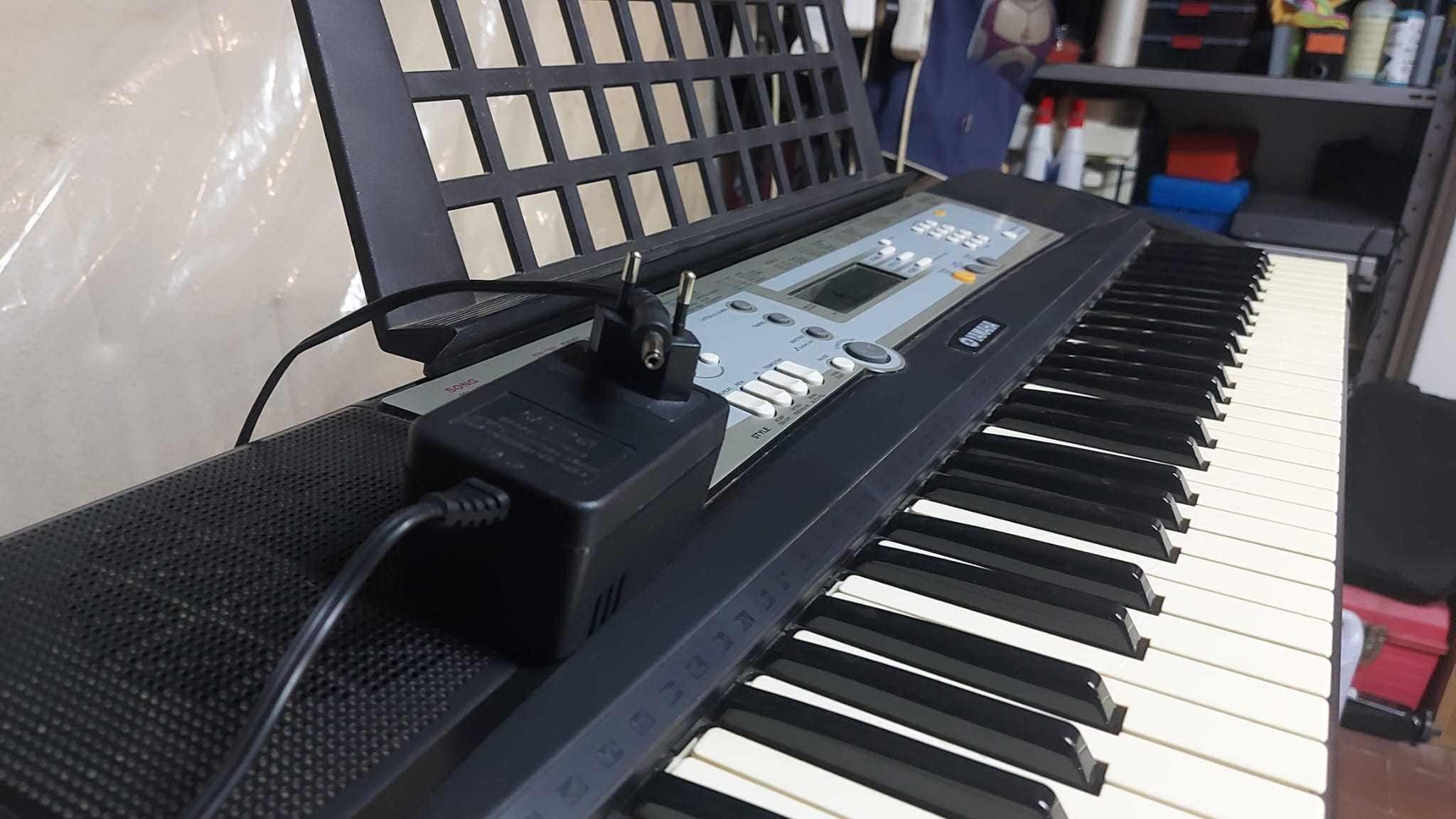 Órgão Yamaha E203