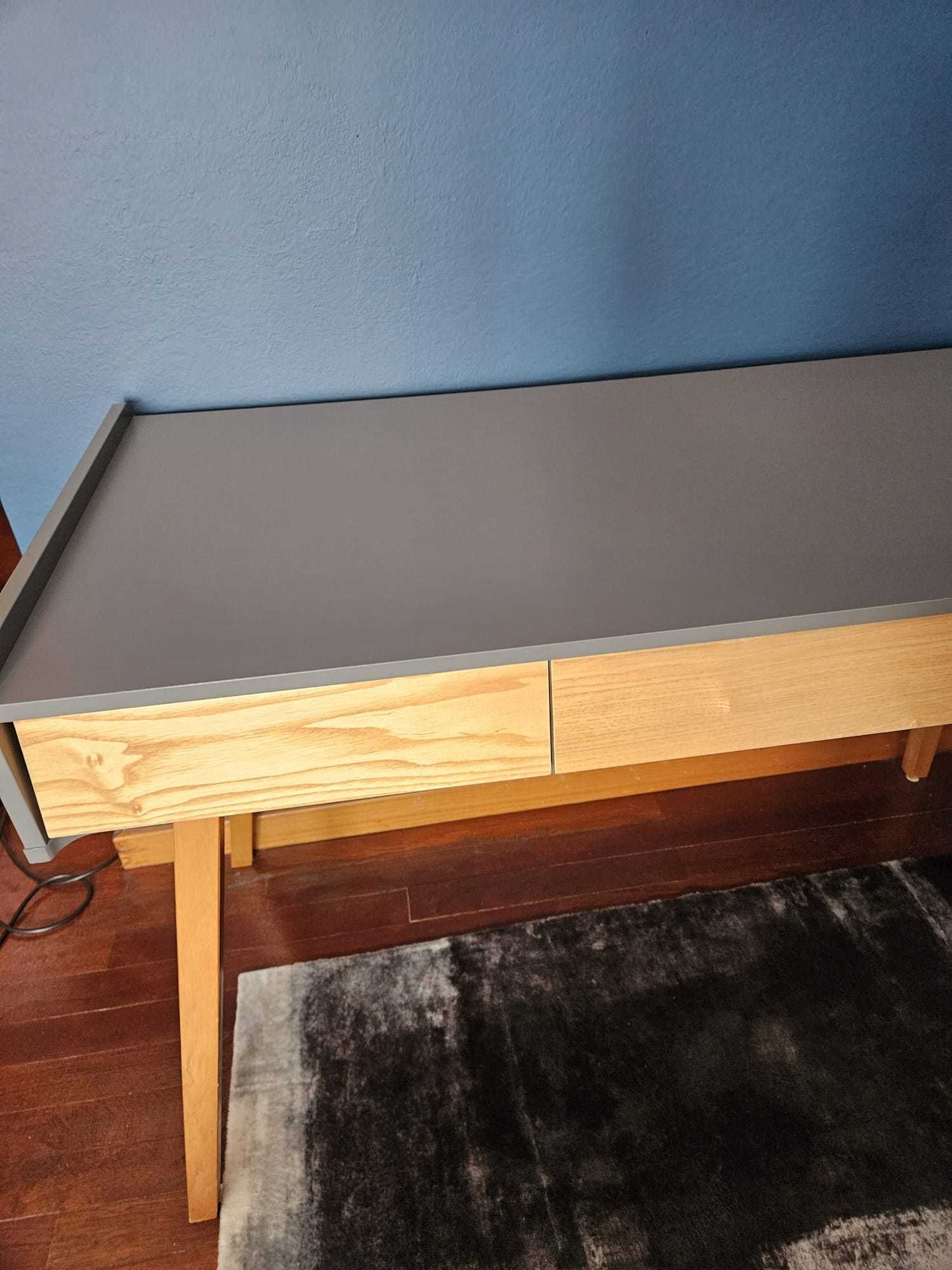 Consola/mesa em excelente estado
