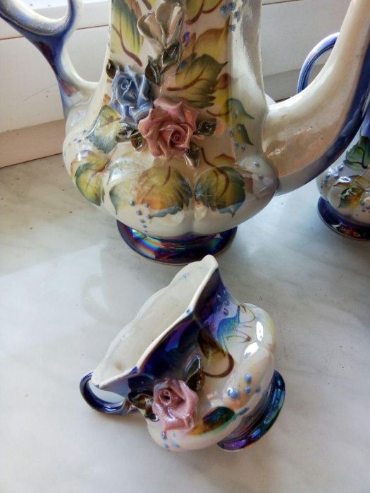 кофейный чайный сервиз, перламутровый с лепкой.