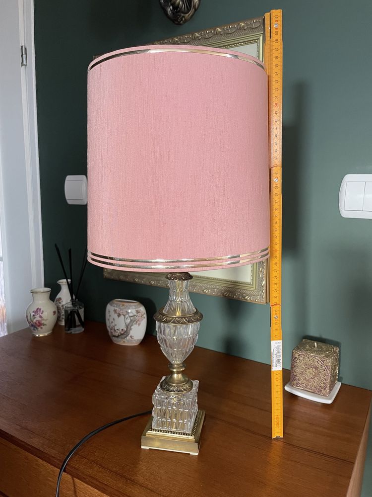Lampa stołowa z kloszem