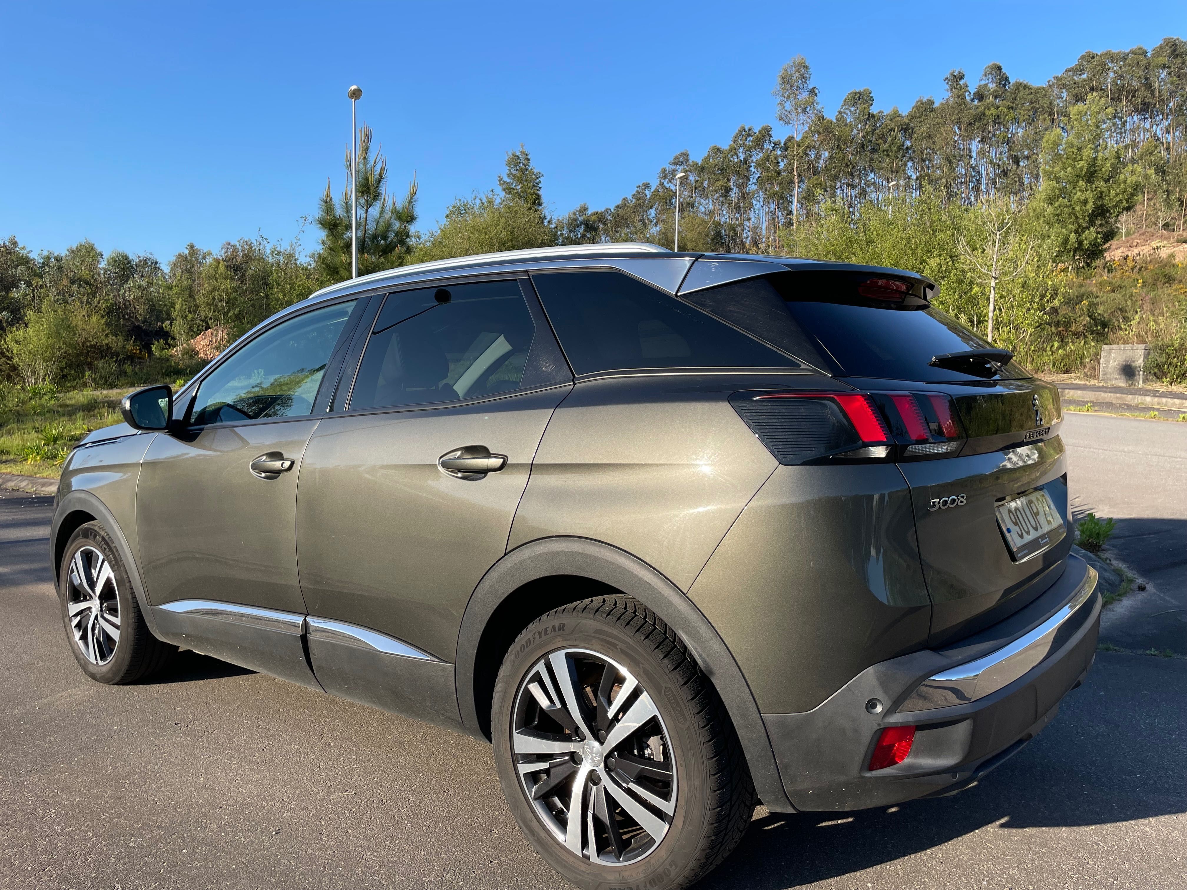 Peugeot 3008 Allure 1.5 BlueHDi Diesel – Excelente estado