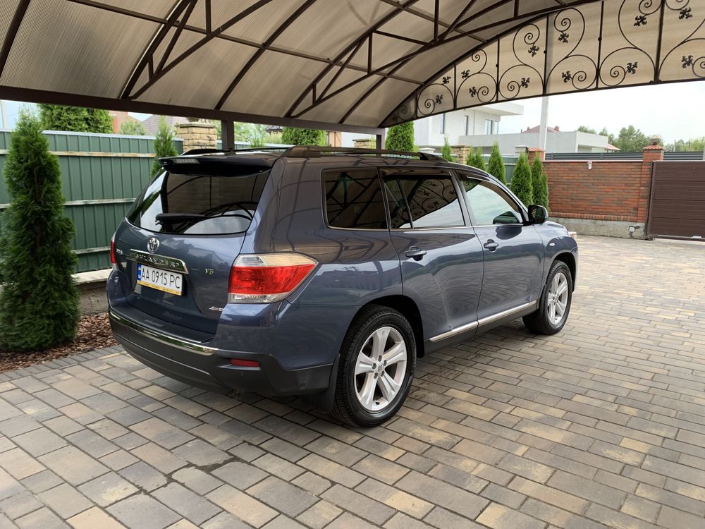 Продам офіційну Toyota Highlander 2011 3,5