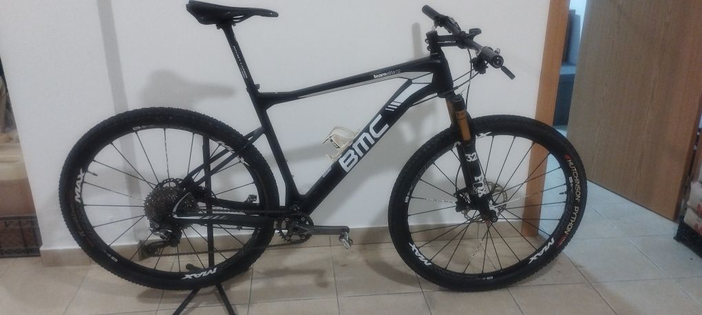 Bicicleta carbono BMC Team Elite 02 roda 29