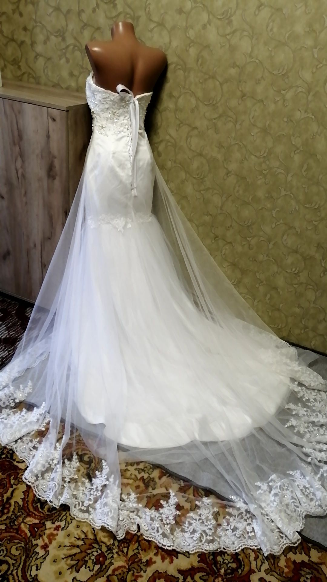 Супер шикарное свадебное платье с шлейфом, размер s-xs