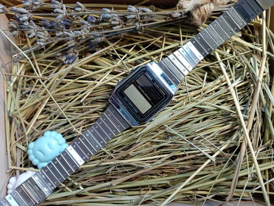 Часы ретро разные ROMANSON