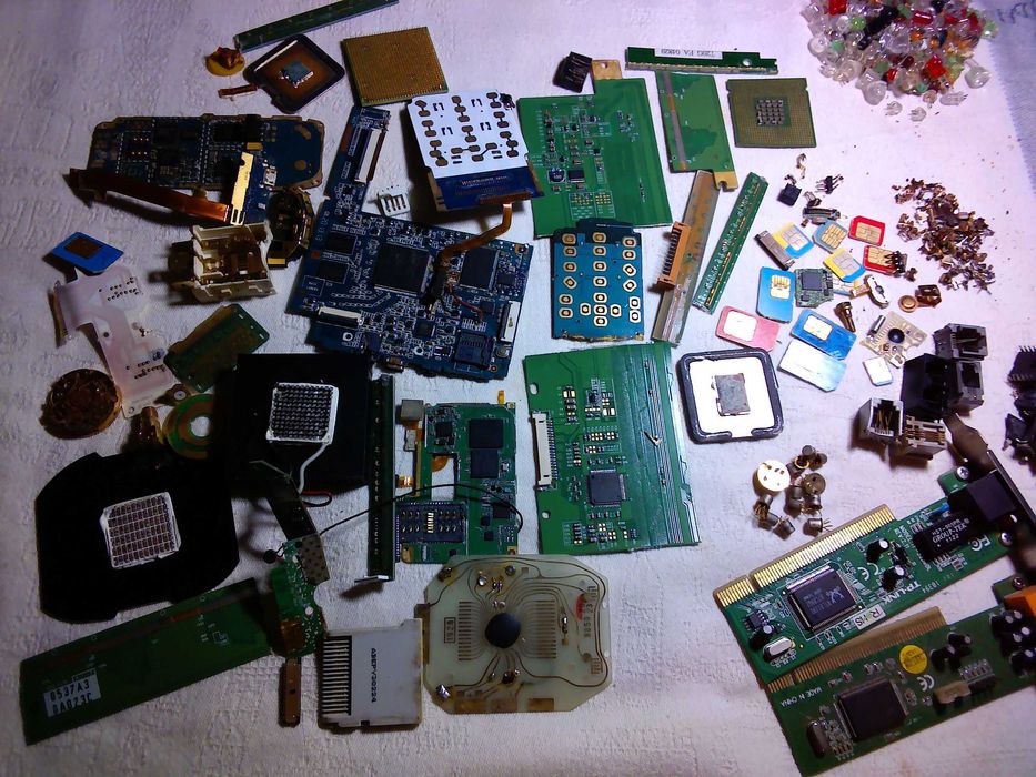 Продам радиодетали на переработку, вес 1.680 цена за все