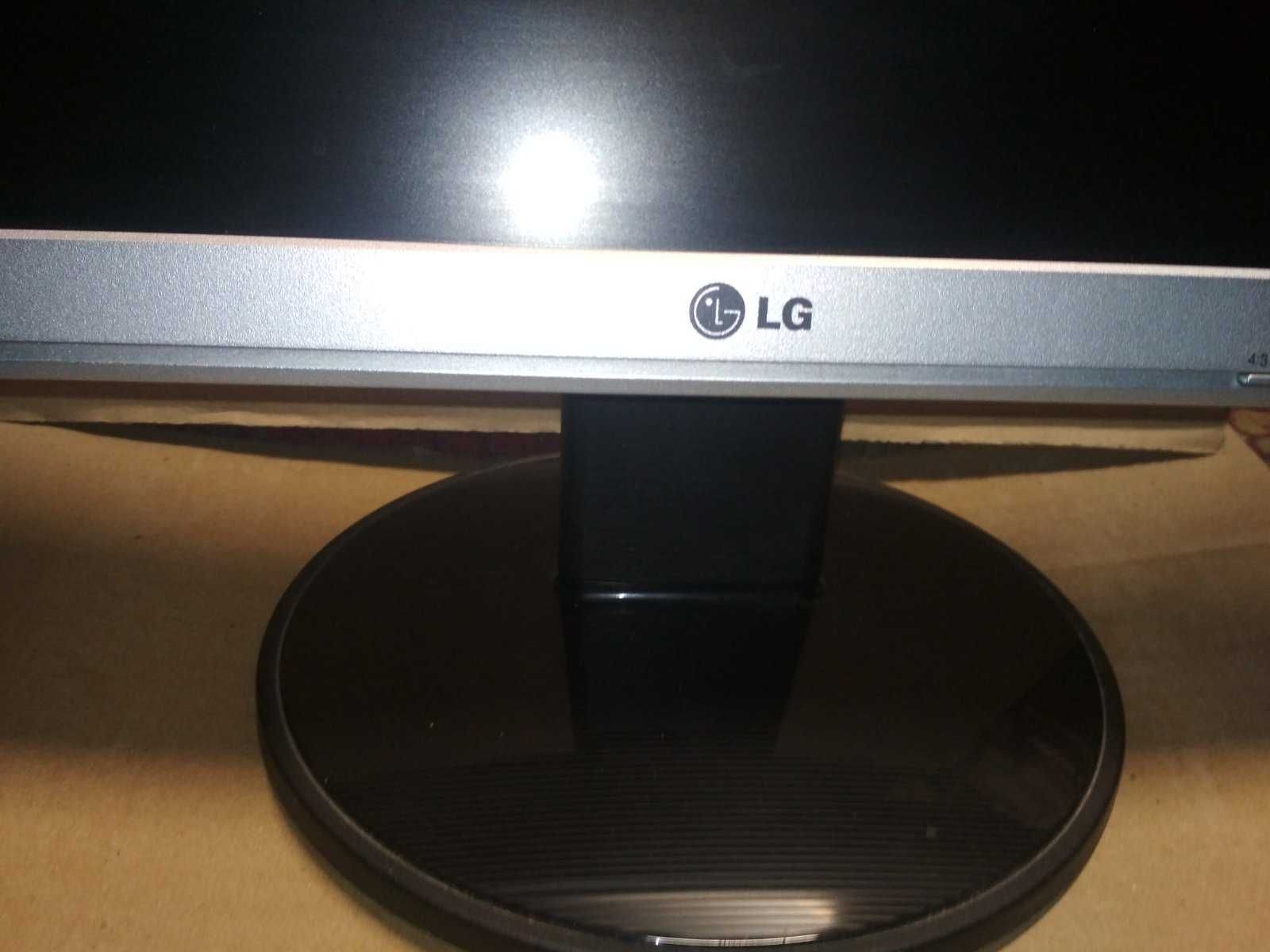 LG W1942T-SF в рабочем состоянии