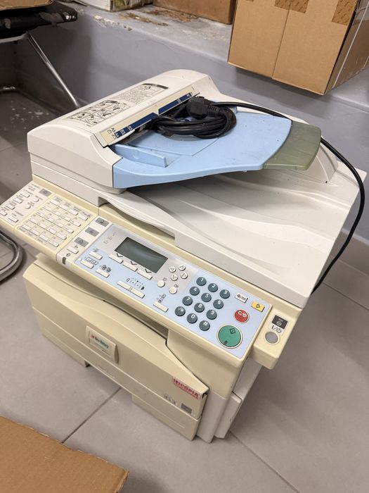 2 impressoras multifuncoes com gaveta dupla de papel.