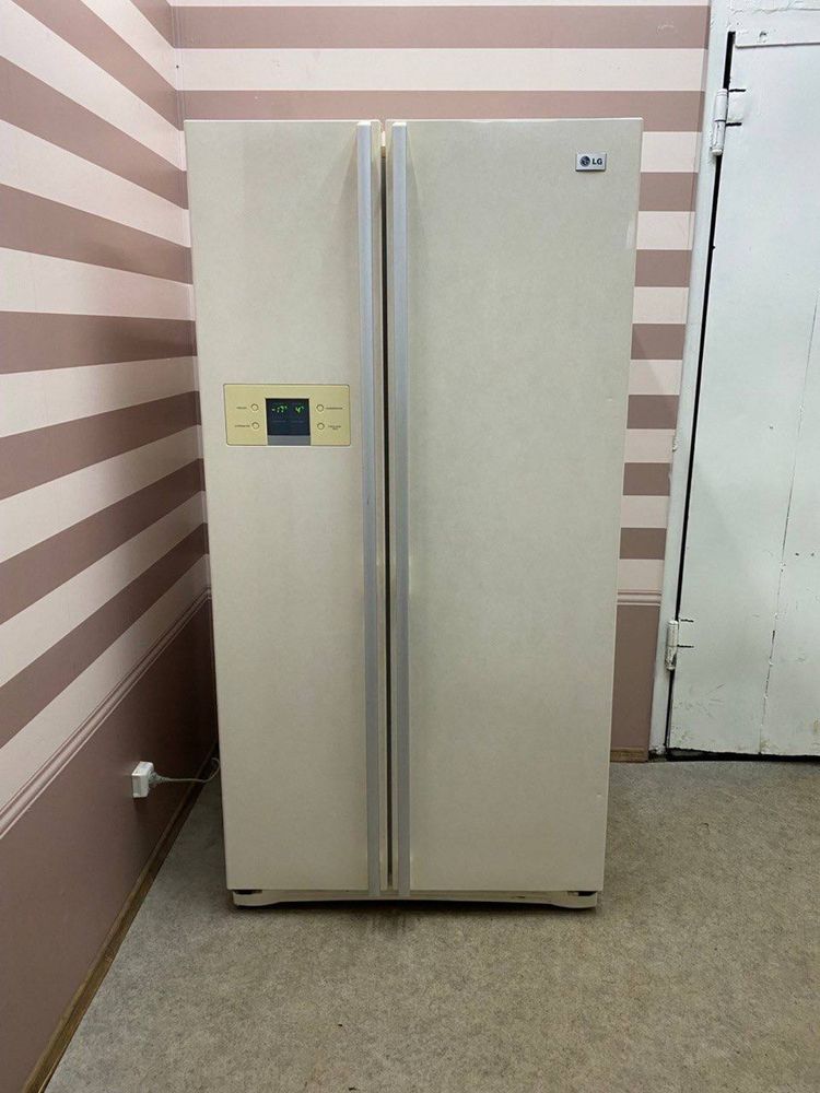 Холодильник двухдверний LG Side by Side в гарному працюючому стані