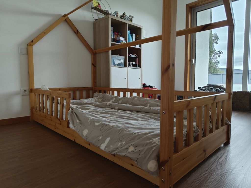 Cama Montessori em Madeira