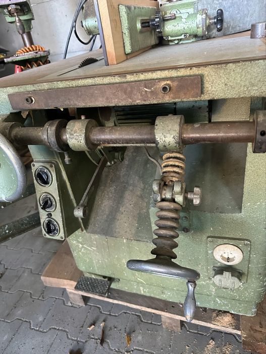 Pilarko-frezarka Piła frezarka do drewna plus posuw