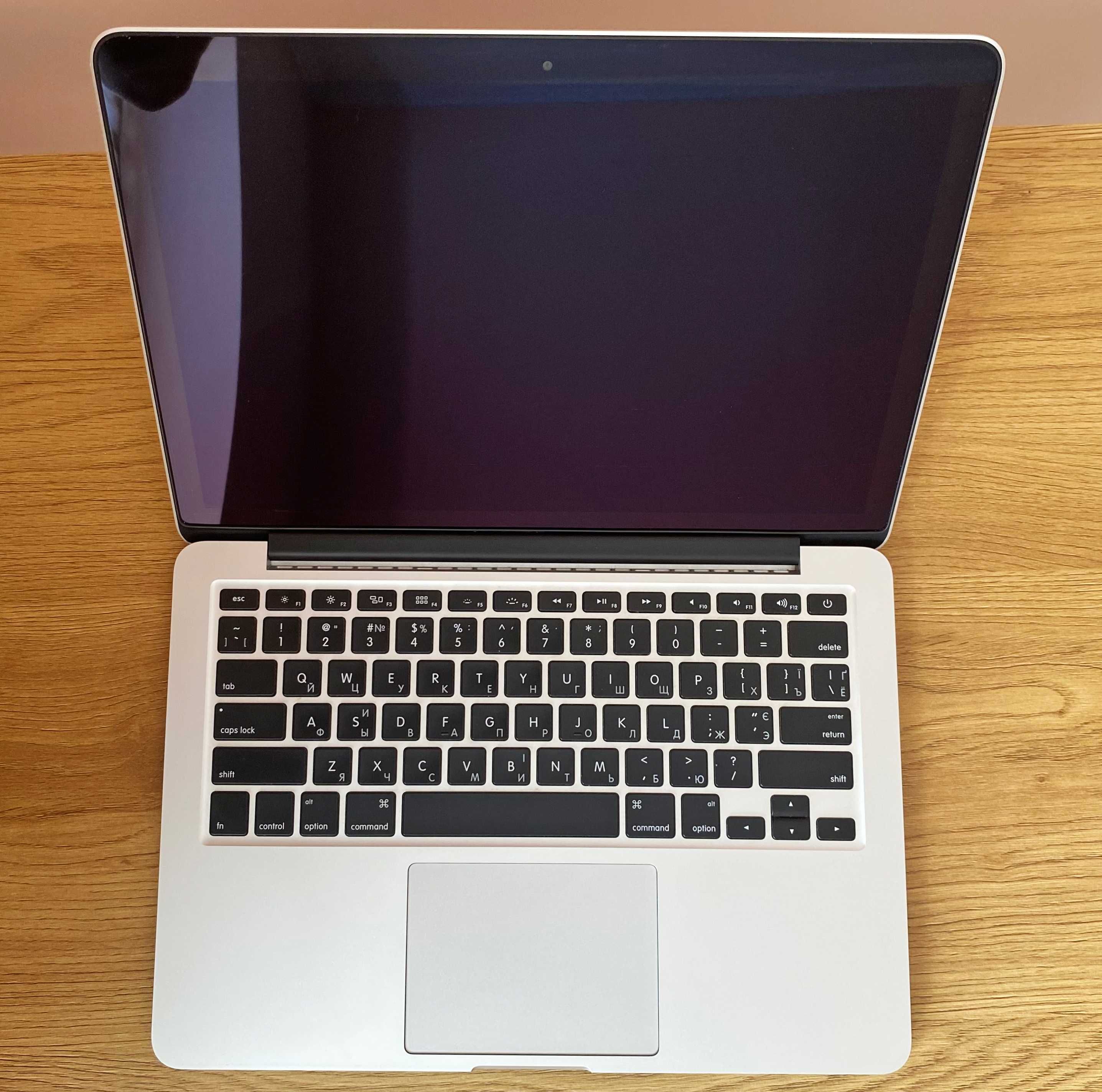 MacBook Pro Retina 13, 2015 Intel i5, ОЗУ 8гб, Intel Iris 6100, 256ssd
