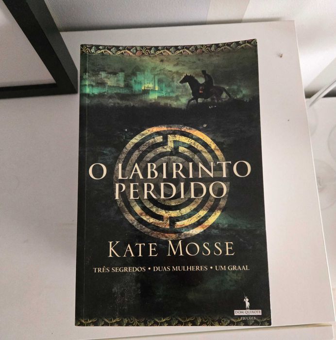 Livro "O labririnto perdido" de Kate Moss