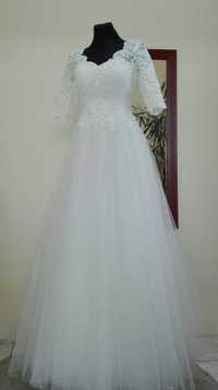 Suknia ślubna z tiulowym dołem, gorsetem i rękawami 3/4 +GRATISY