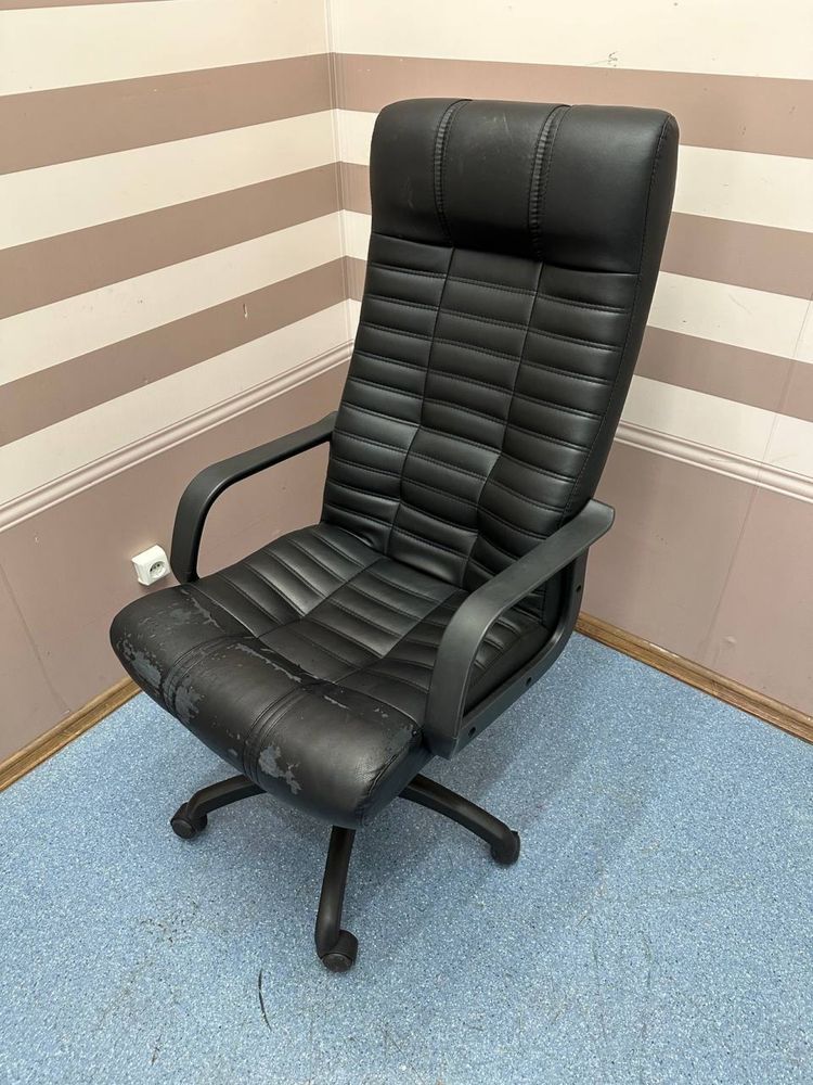 Крісло офісне 3шт Atlant BX Tilt PMSP в працюючому стані кресло кресла