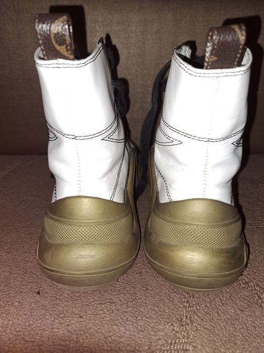 Кроссовки, ботинки 36.5 размер. LV. Кожа