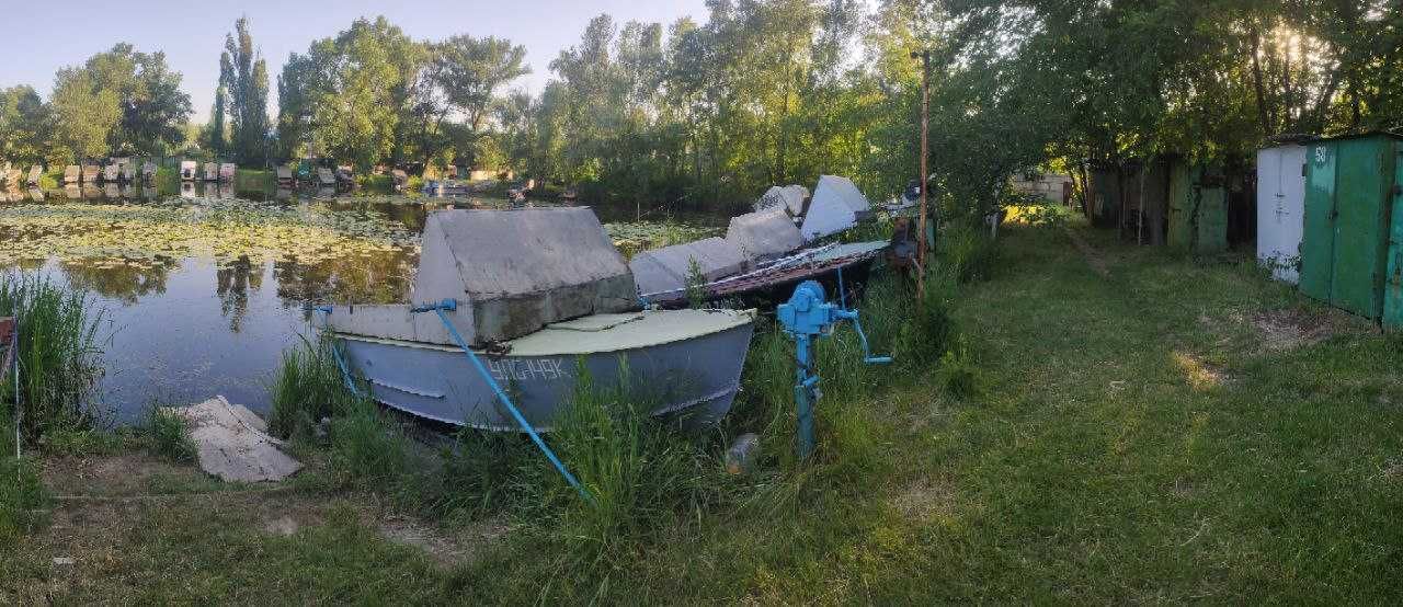 Лодка + мотор + местовое на победе 1 возле лексуса