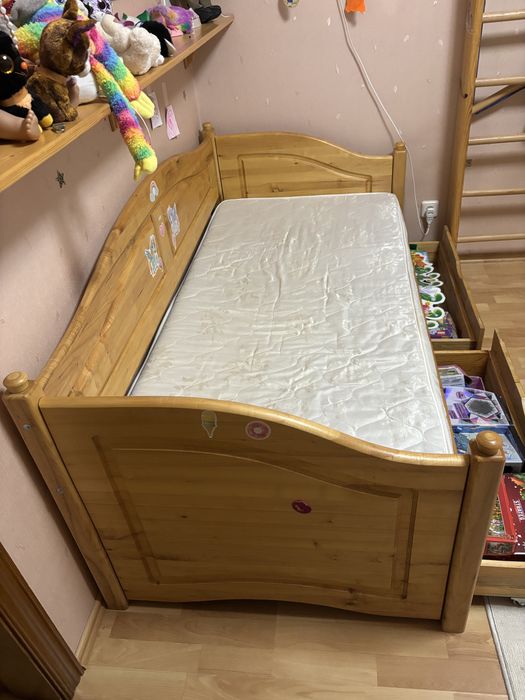 Меблі у дитячу кімнату натуральне дерево