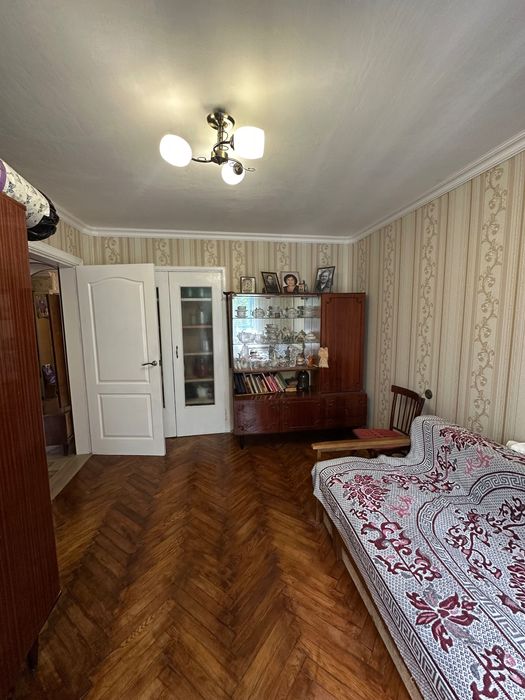 Продам 3-кімнатну квартиру по вул.Аркадія Голуба, б.1, без комісії
